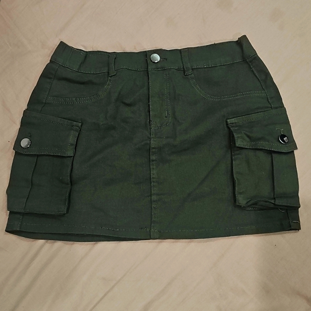 Laidies Chic Olive Cargo Cotton Stretch Mini Skirt Has'nt Been Worn